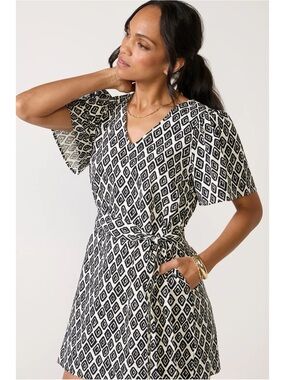 EVREVE‎ || Lexi Mini Dress Belted Diamond Pattern Pockets Black White Small